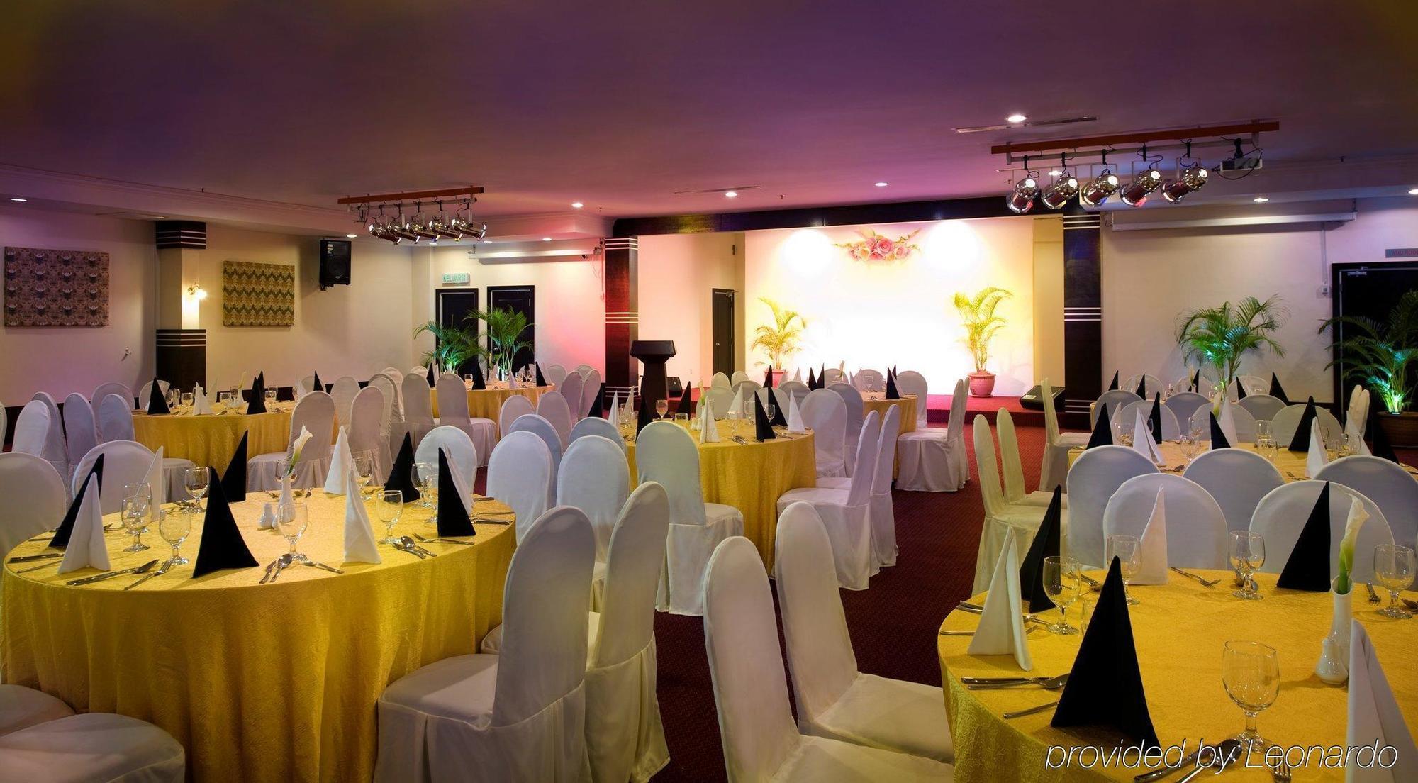 Wana Riverside Hotel Malacca Restaurant foto